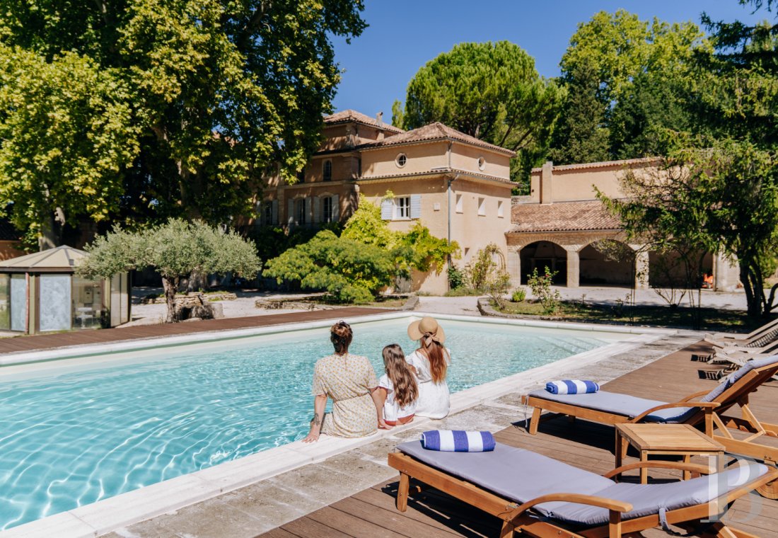 An 18th-century Provencal château on the edge of the village of Mazan to the east of Carpentras, in the Vaucluse - photo  n°9