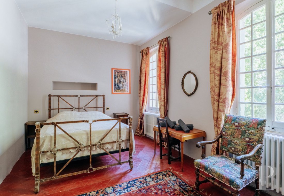 An 18th-century Provencal château on the edge of the village of Mazan to the east of Carpentras, in the Vaucluse - photo  n°20