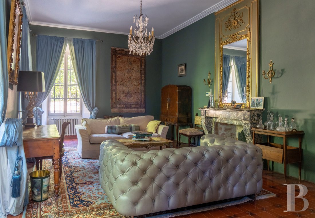 An 18th-century Provencal château on the edge of the village of Mazan to the east of Carpentras, in the Vaucluse - photo  n°12