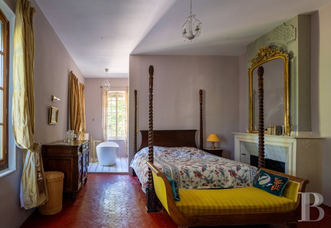 An 18th-century Provencal château on the edge of the village of Mazan to the east of Carpentras, in the Vaucluse - photo  n°17