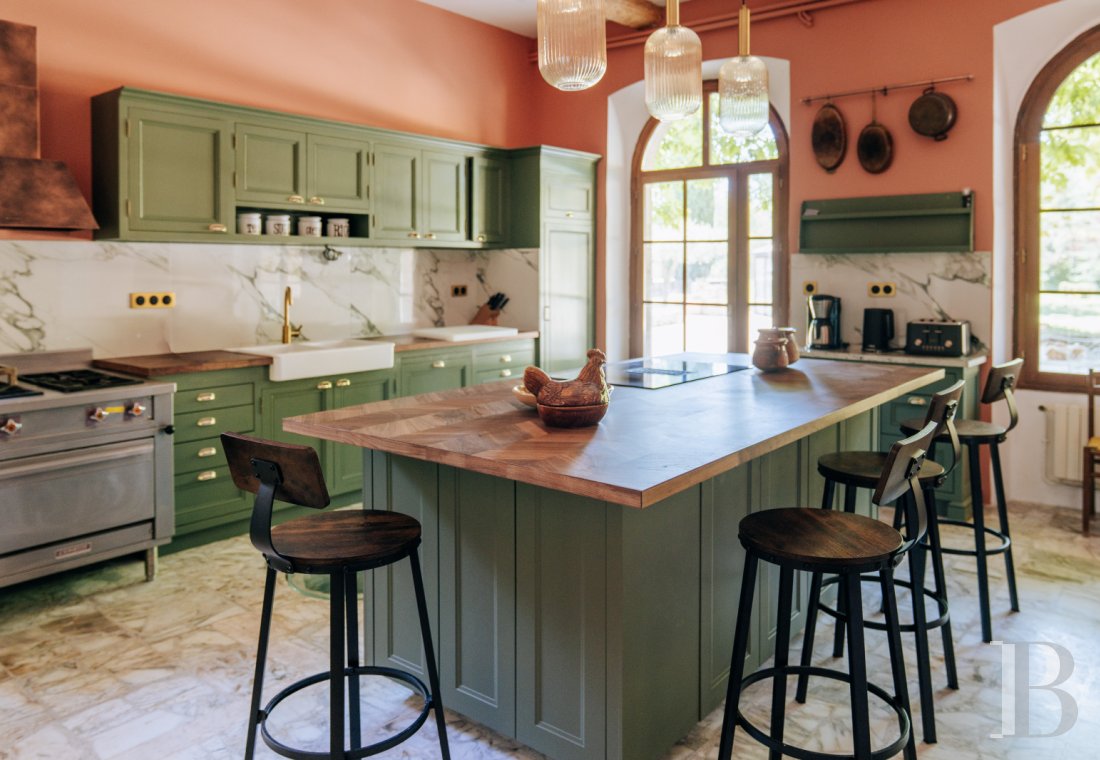 An 18th-century Provencal château on the edge of the village of Mazan to the east of Carpentras, in the Vaucluse - photo  n°16