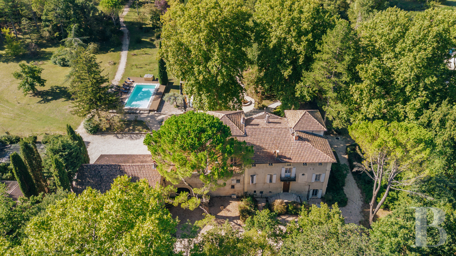 An 18th-century Provencal château on the edge of the village of Mazan to the east of Carpentras, in the Vaucluse - photo  n°4