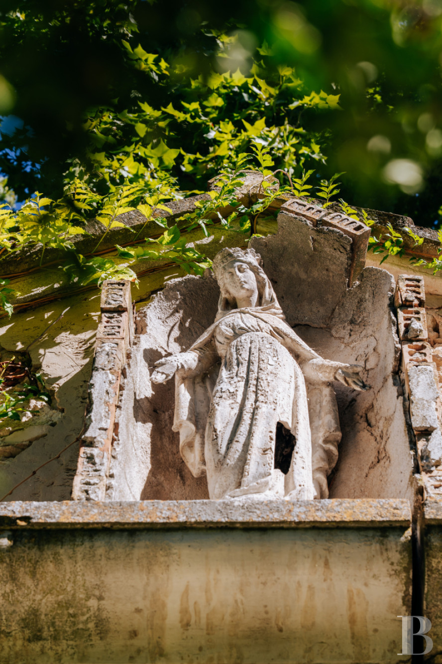 An 18th-century Provencal château on the edge of the village of Mazan to the east of Carpentras, in the Vaucluse - photo  n°28