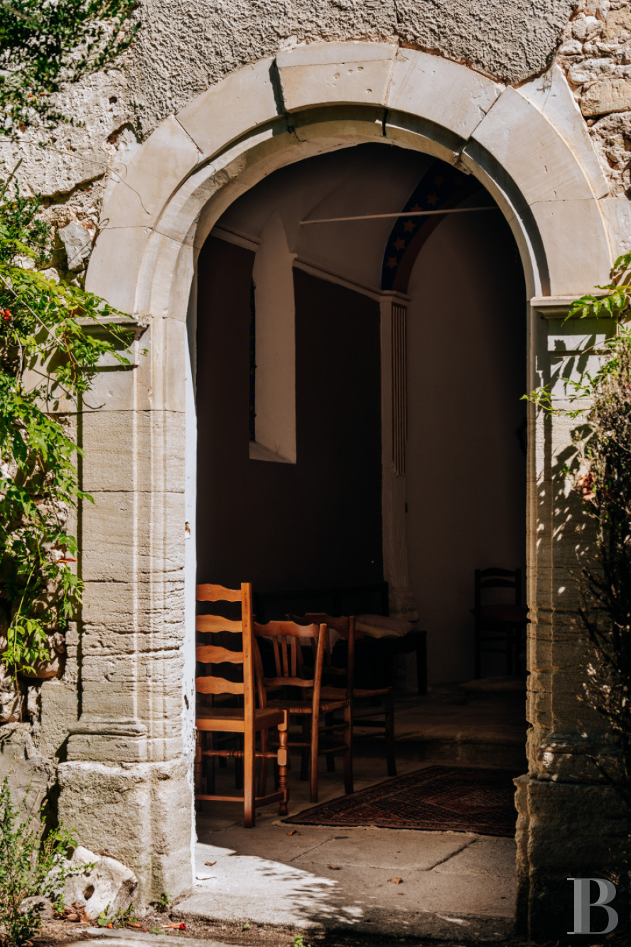 An 18th-century Provencal château on the edge of the village of Mazan to the east of Carpentras, in the Vaucluse - photo  n°27