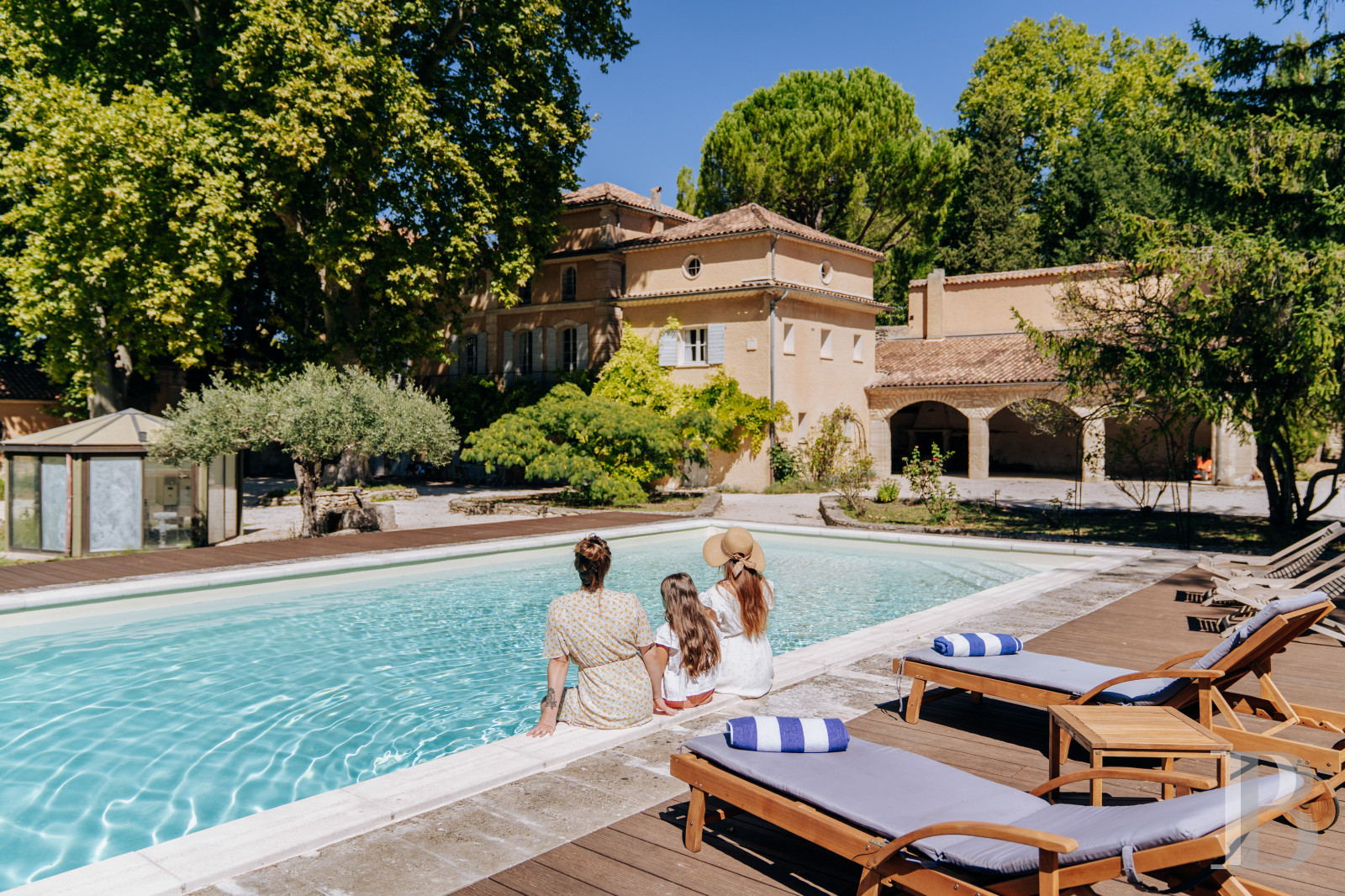 An 18th-century Provencal château on the edge of the village of Mazan to the east of Carpentras, in the Vaucluse - photo  n°9