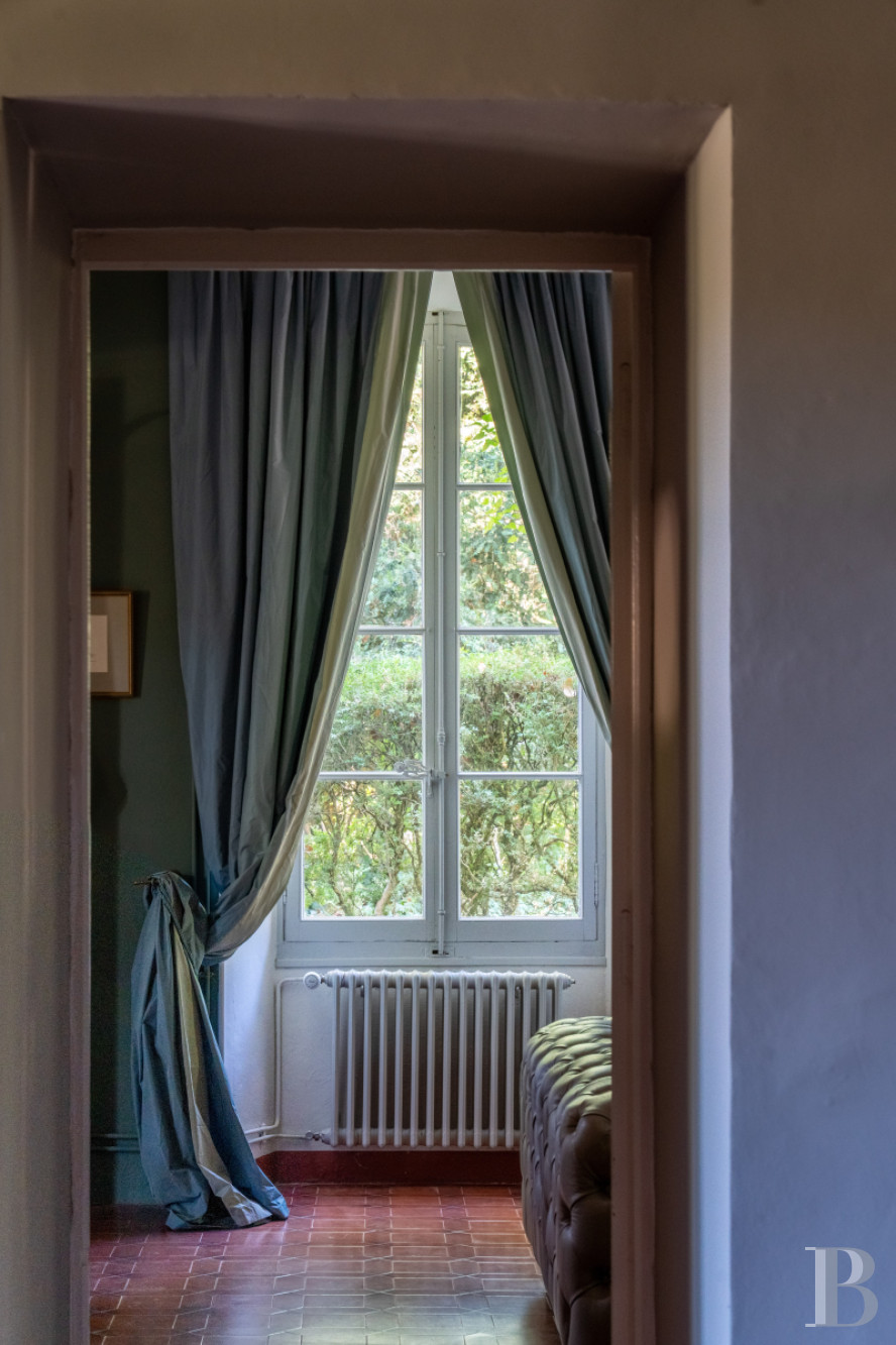 An 18th-century Provencal château on the edge of the village of Mazan to the east of Carpentras, in the Vaucluse - photo  n°14