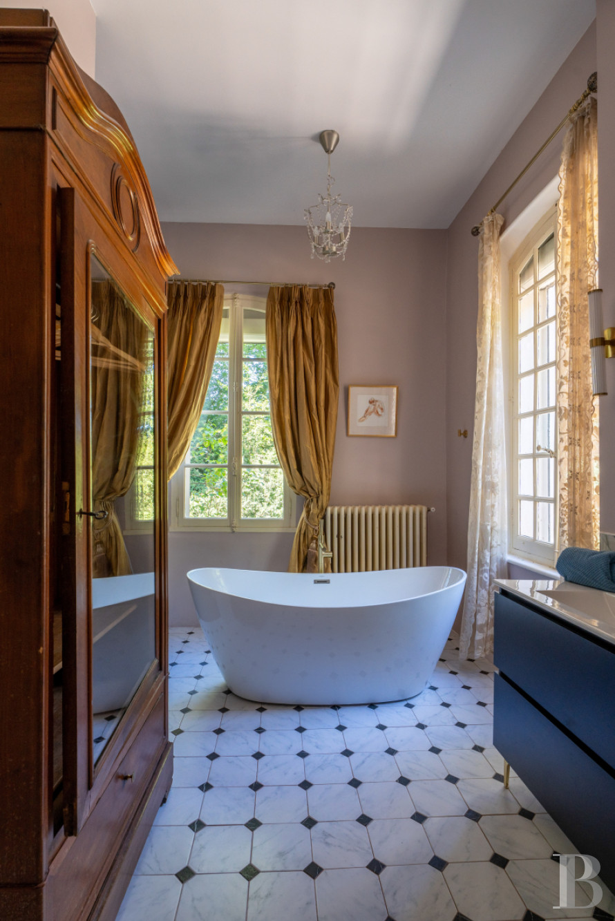 An 18th-century Provencal château on the edge of the village of Mazan to the east of Carpentras, in the Vaucluse - photo  n°18