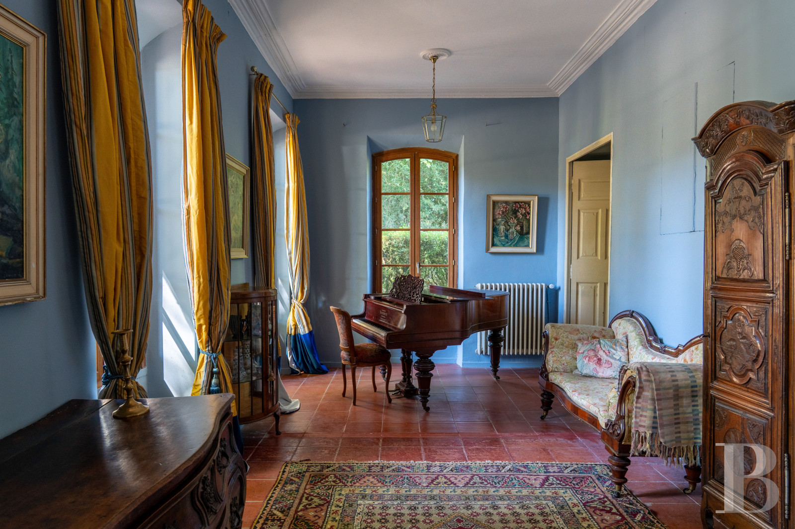 An 18th-century Provencal château on the edge of the village of Mazan to the east of Carpentras, in the Vaucluse - photo  n°13