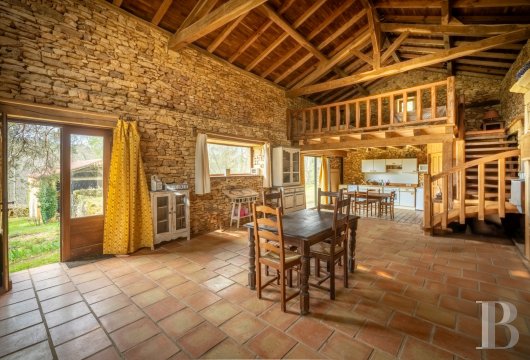 character properties France aquitaine   - 12
