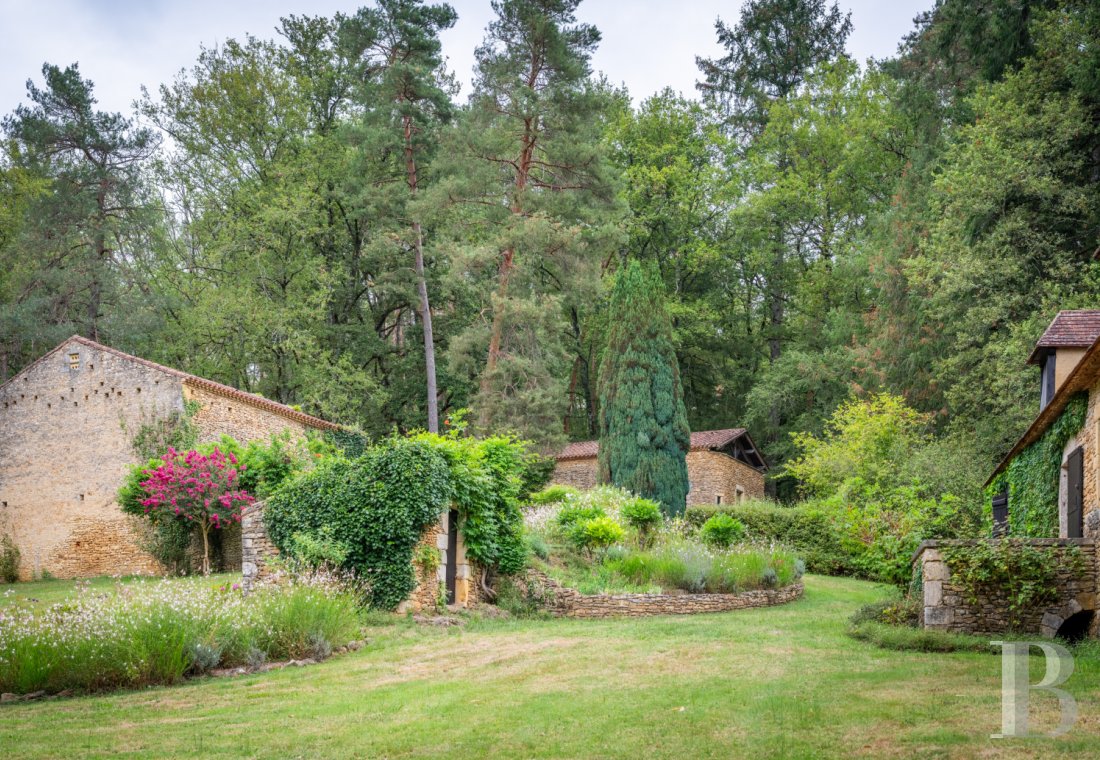 character properties France aquitaine   - 23