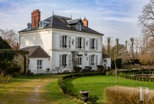 ile-de-france - À 35 min au sud-ouest de Paris, une authentique propriété du 19e s. avec sa maison de jardinier, sa serre, son orangerie et son parc de 1 ha