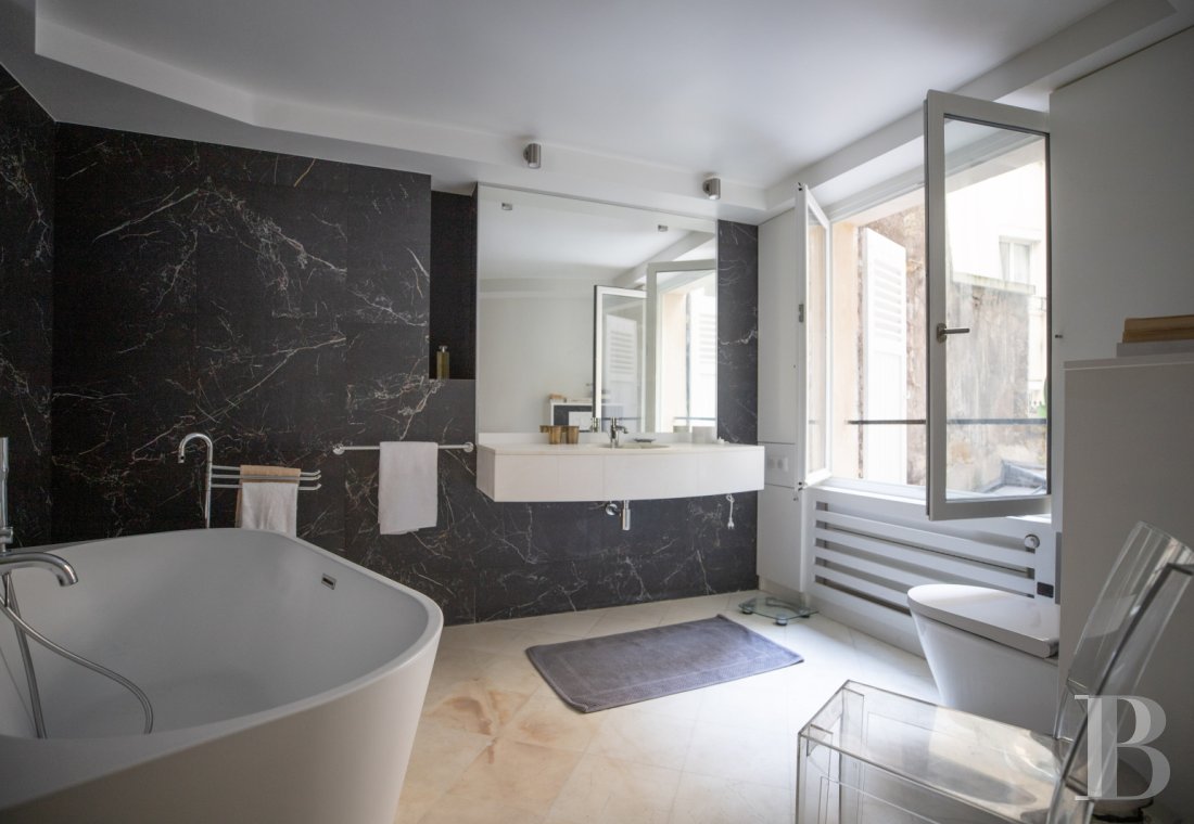 A vast apartment set around a garden in Paris, between Boulevard Saint-Germain and the Seine - photo  n°22