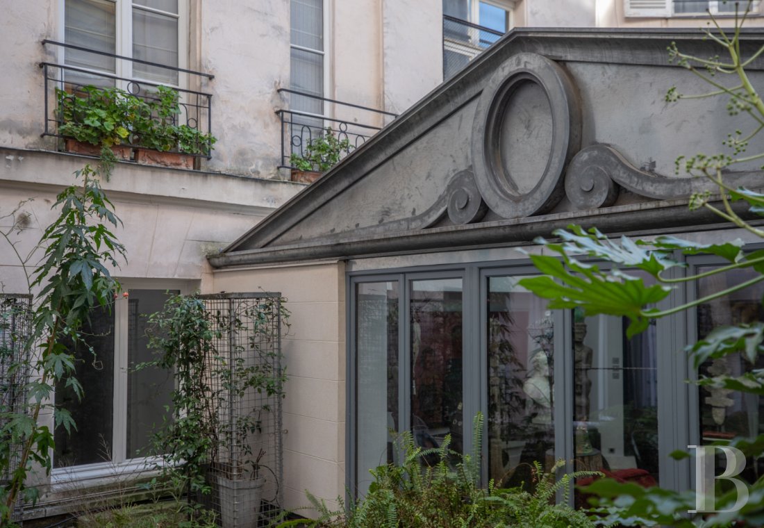 A vast apartment set around a garden in Paris, between Boulevard Saint-Germain and the Seine - photo  n°2
