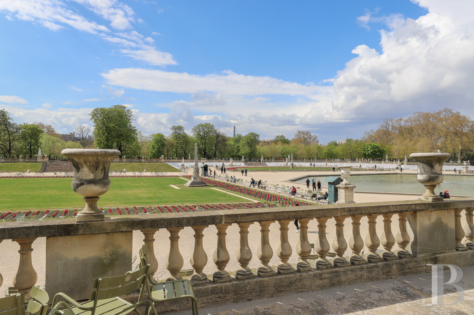 A vast apartment set around a garden in Paris, between Boulevard Saint-Germain and the Seine - photo  n°29