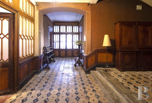 character properties France languedoc roussillon   - 8