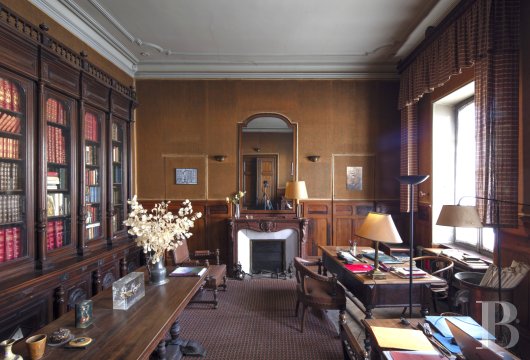 character properties France languedoc roussillon   - 13