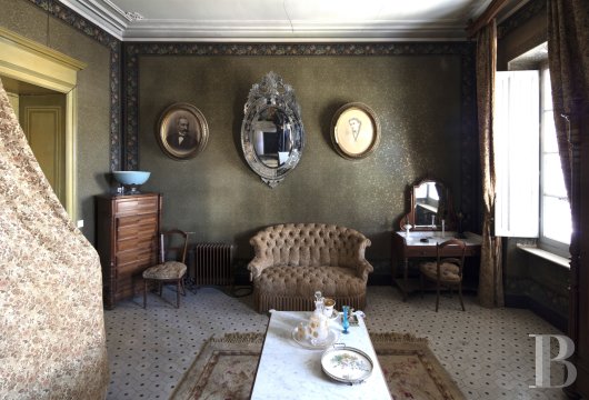 character properties France languedoc roussillon   - 18