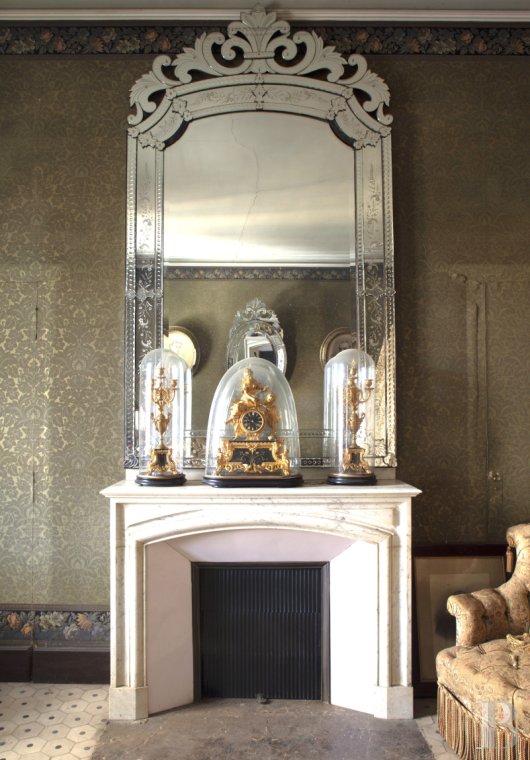 character properties France languedoc roussillon   - 16