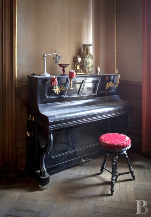 character properties France languedoc roussillon   - 10