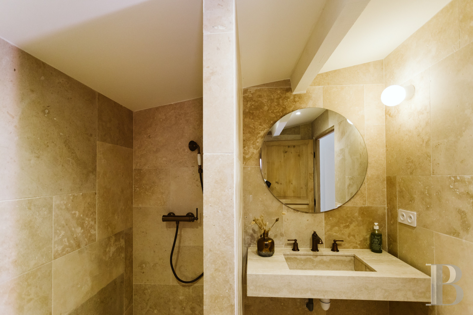 An estate dedicated to holidays and horse riding between Aubagne and Saint-Cyr-sur-Mer in the Bouches-du-Rhône department  - photo  n°35