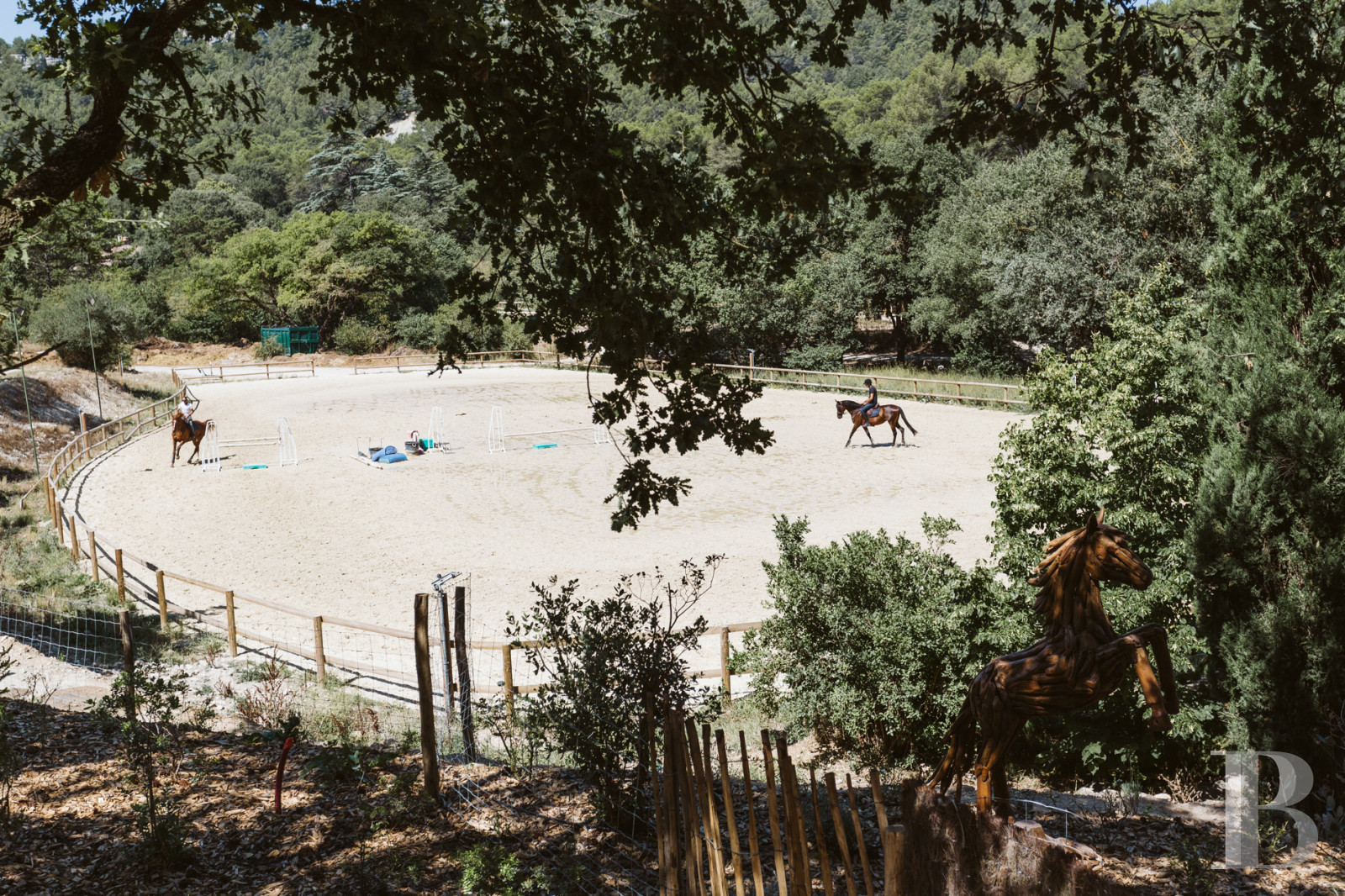 An estate dedicated to holidays and horse riding between Aubagne and Saint-Cyr-sur-Mer in the Bouches-du-Rhône department  - photo  n°5