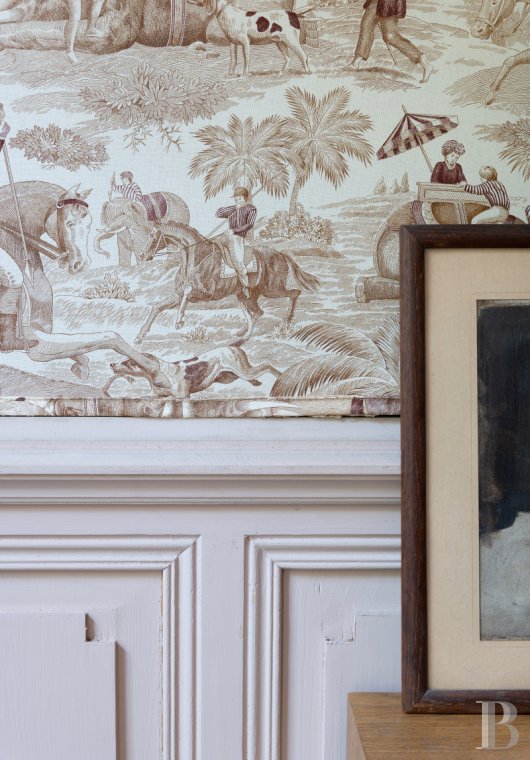 Mansion houses for sale - languedoc-roussillon - An 18th-century townhouse with a paved court with trees, tucked away in the historical town centre of Beaucaire in the south of France