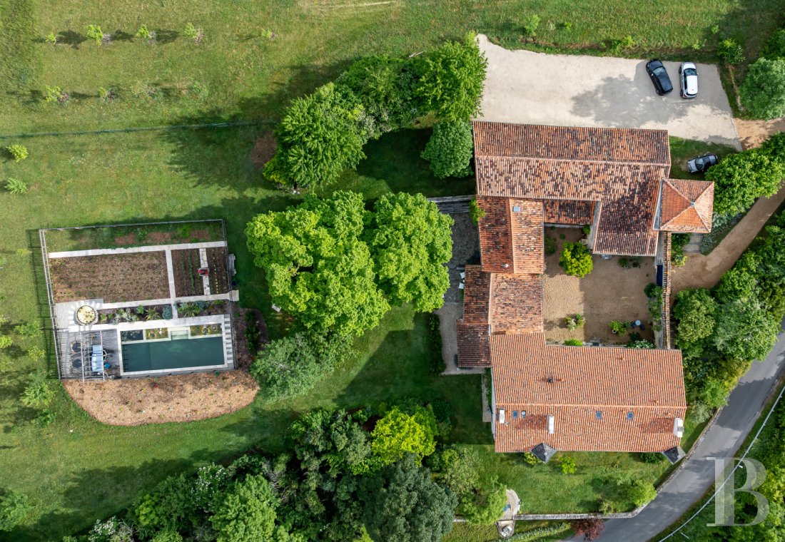 chateaux for sale France poitou charentes   - 17