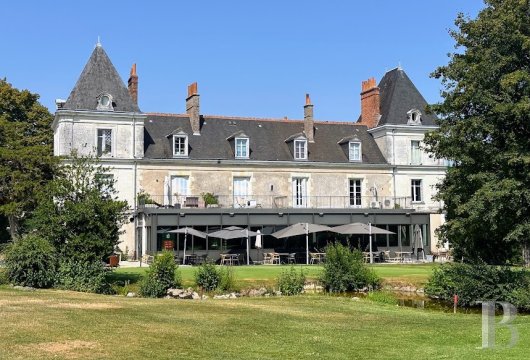 center-val-de-loire - Près de Tours, sur le domaine d'un golf de 140 ha,  un studio de 29 m² avec terrasse, dans un château du 19e s. 