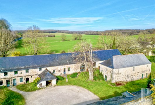 pays-de-loire - A renovated farmhouse from the 16th century with a swimming pool, an orchard and outbuildings, not far from the city of Angers, in France’s Maine-et-Loire department