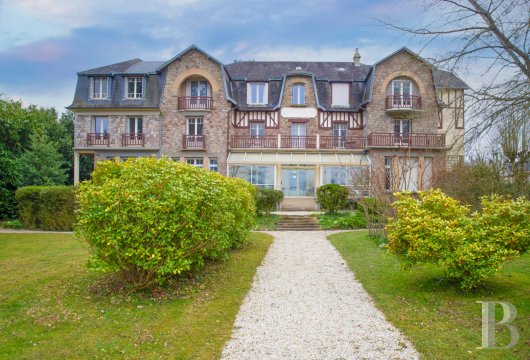 lower-normandy - An Art Deco former hotel and its tree-filled garden of 4,500 m² along the edge of the spa town of Bagnoles-de-l’Orne