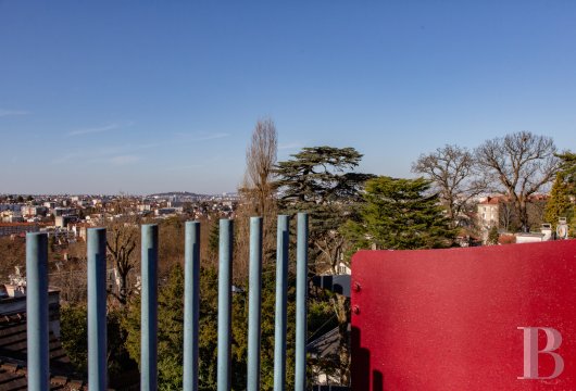 ile-de-france - A 340-m², out-of-the-ordinary house in Clarmart, near to the RER, with views of the Bois de Meudon and Bois de Boulogne woods as well as Paris