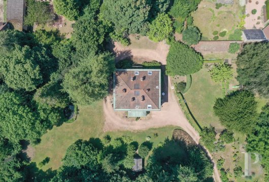 En Saône-et-Loire, au cœur de la ville d’Autun, une demeure d’inspiration palladienne dans un parc de près d’un hectare - photo  n°2