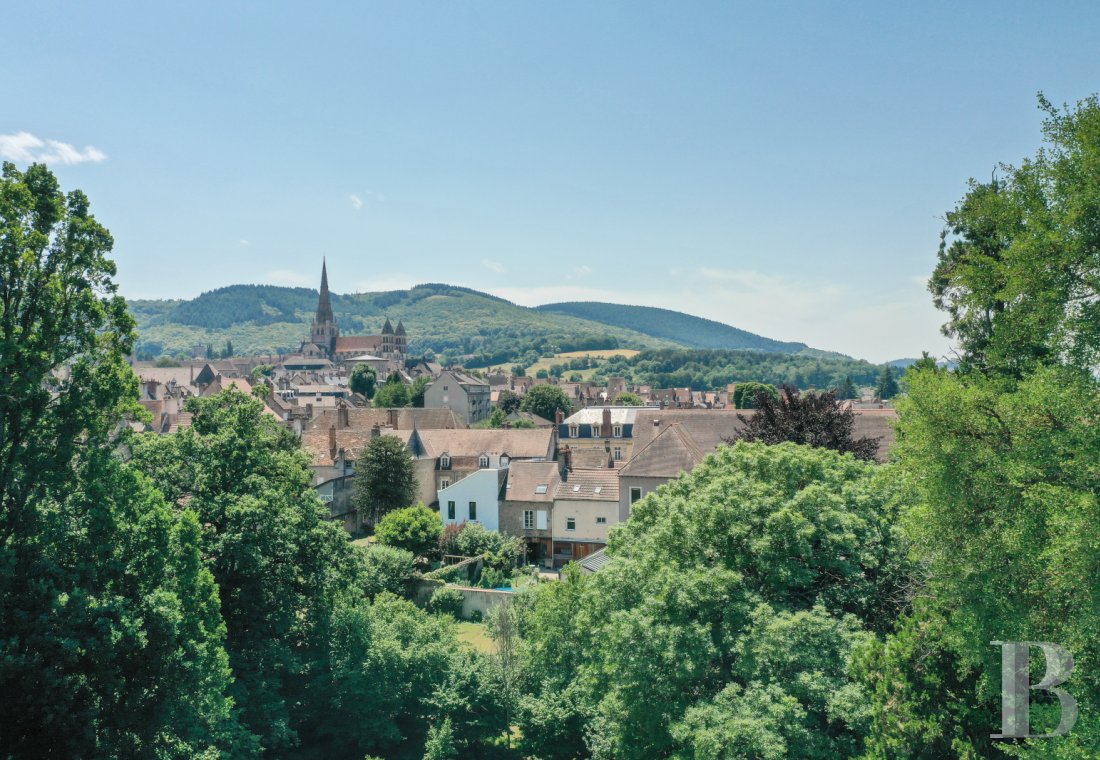 En Saône-et-Loire, au cœur de la ville d’Autun, une demeure d’inspiration palladienne dans un parc de près d’un hectare - photo  n°18