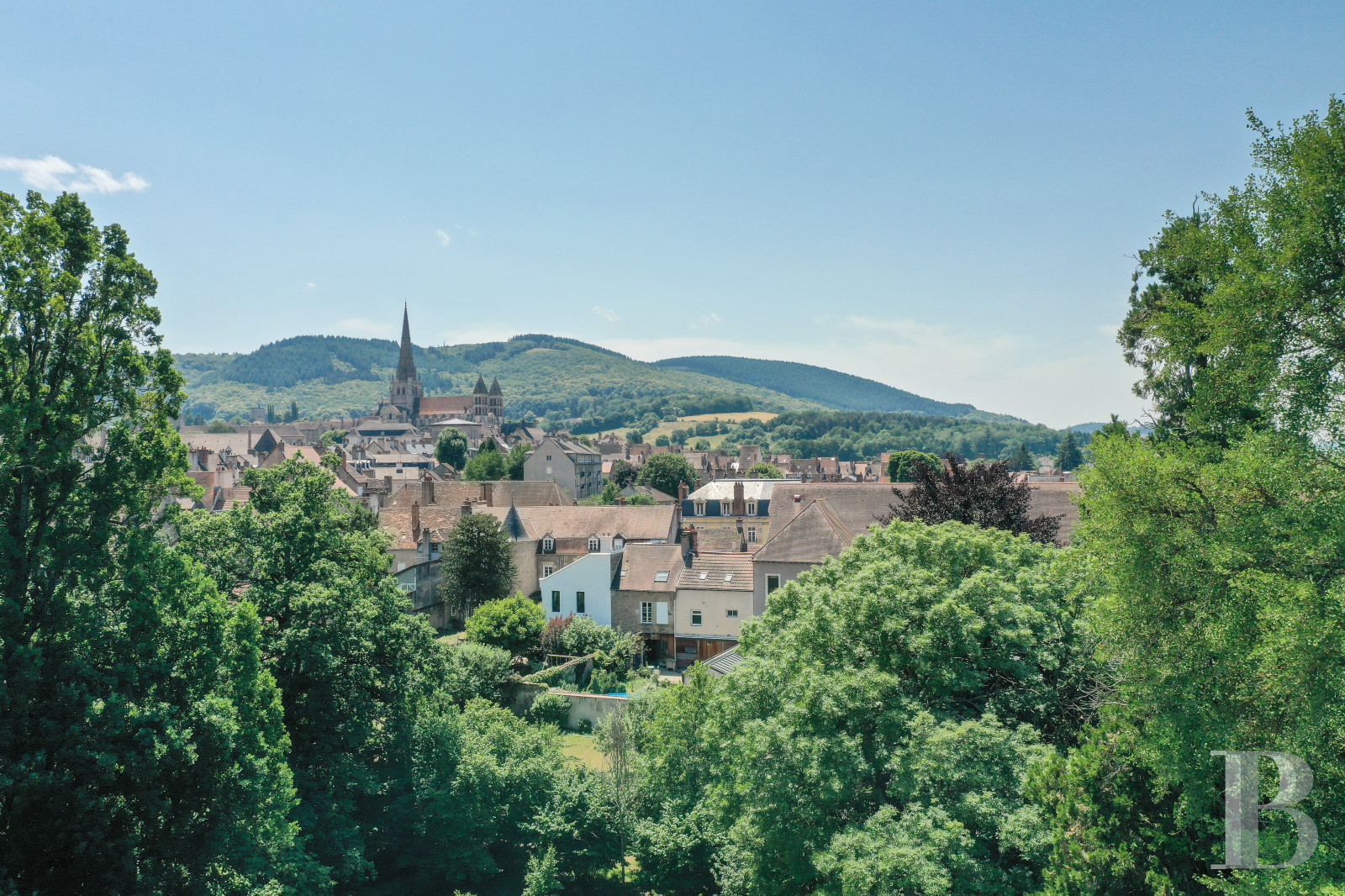 En Saône-et-Loire, au cœur de la ville d’Autun, une demeure d’inspiration palladienne dans un parc de près d’un hectare - photo  n°18