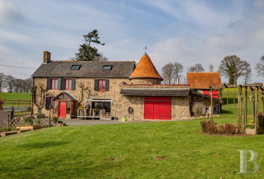 basse-normandie - Dans l’Orne, au nord du Domfrontais,  avec son jardin arboré de 4200 m², une ferme du 19e s. rénovée et réinventée