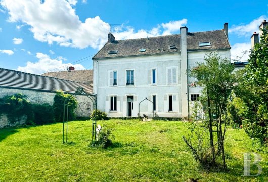 ile-de-france - À Milly-la-Forêt, à 50 km au sud de Paris, une maison de maître entièrement rénovée, son appartement indépendant et son jardin clos de murs