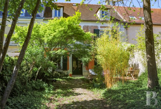 ile-de-france - A former 1850s manor house with gardens, in the Île-de-France region, 18 kilometres south of Paris