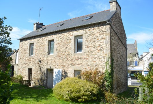 brittany - A 19th-century villa with outbuildings and a 1,900-m² garden,  less than 100 metres from a white sand beach in the Finistère department