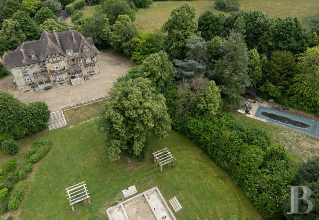 À Villiers-Adam, dans le Val d’Oise, une maison de famille de style anglo-normand dans son vaste parc  - photo  n°4