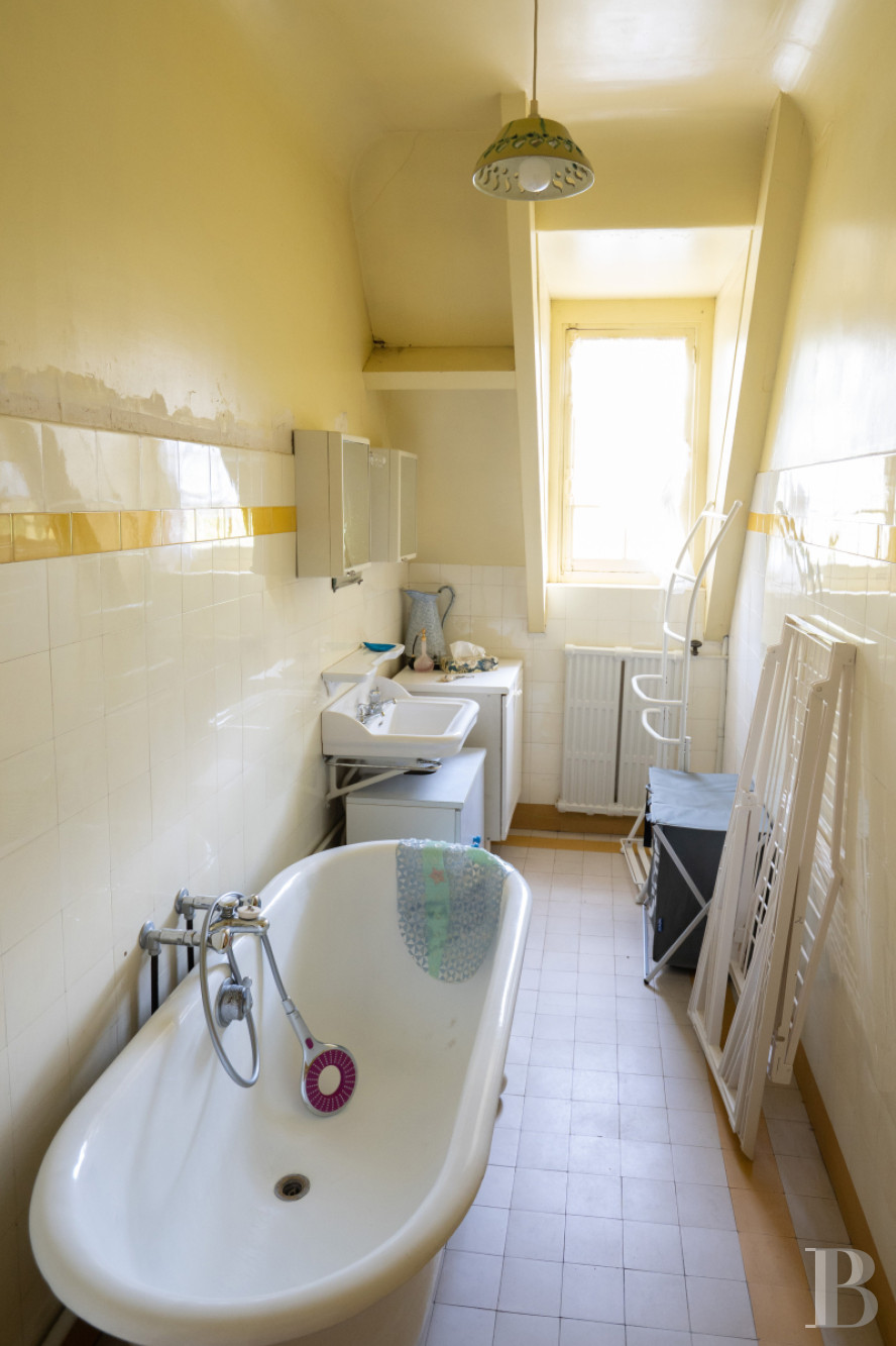 À Villiers-Adam, dans le Val d’Oise, une maison de famille de style anglo-normand dans son vaste parc  - photo  n°12