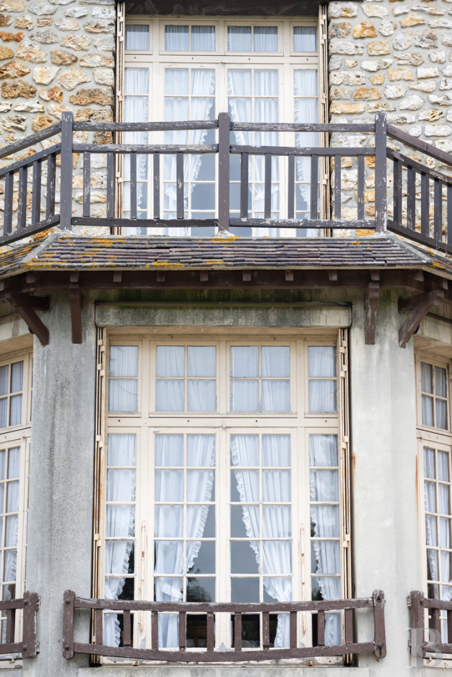 À Villiers-Adam, dans le Val d’Oise, une maison de famille de style anglo-normand dans son vaste parc  - photo  n°6