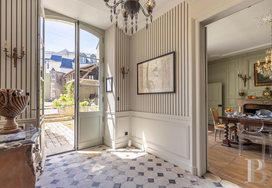 A 17th-century mansion in the centre of Blois - photo  n°3