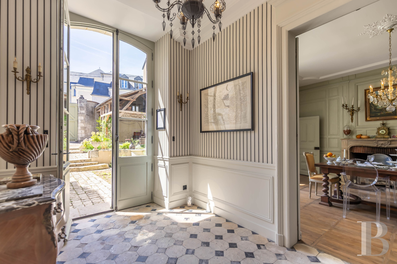 A 17th-century mansion in the centre of Blois - photo  n°3