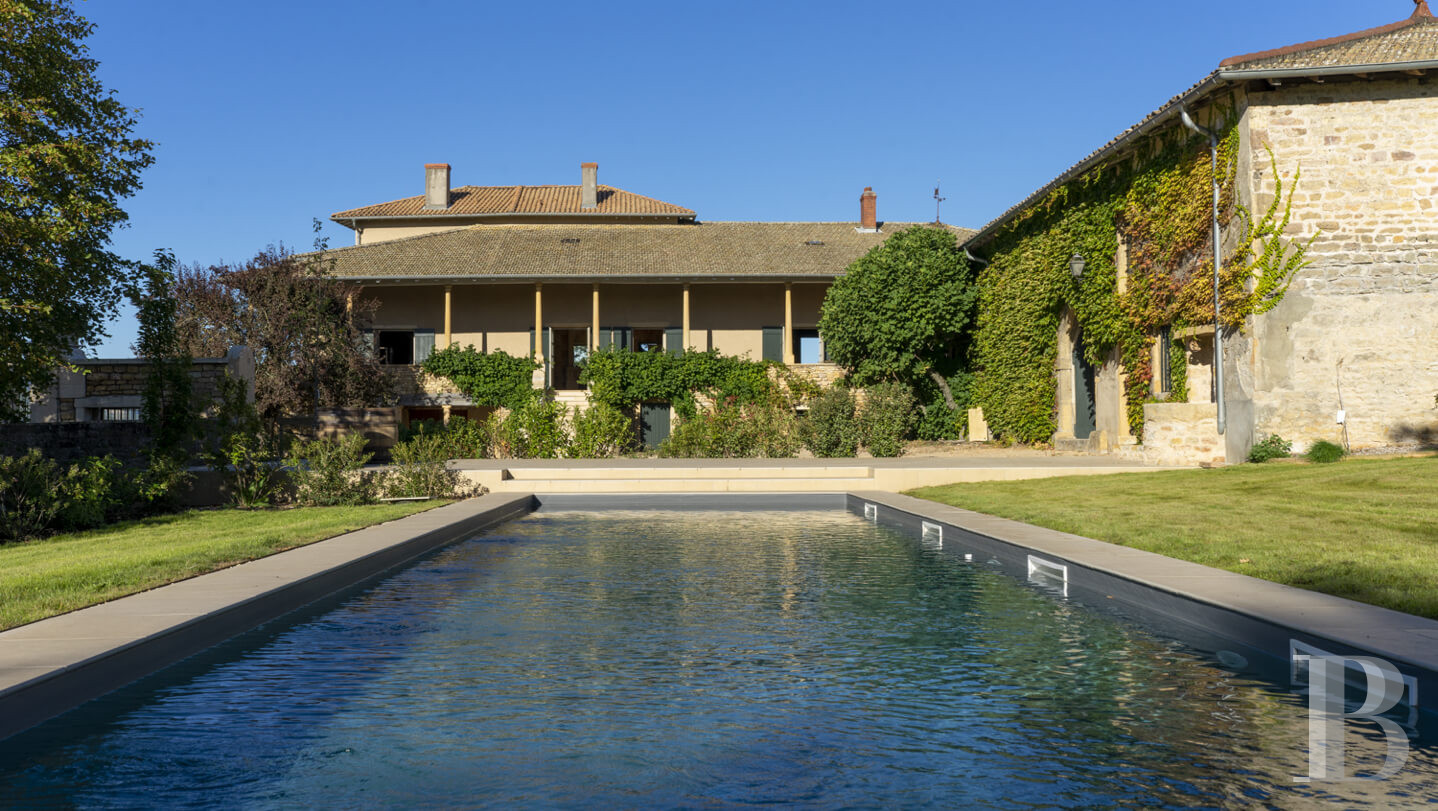 A 19th-century house in the middle of vineyards in Saint-Amour-Bellevue, in Saône-et-Loire - photo  n°1