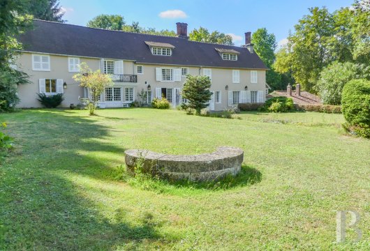 ile-de-france - A manor house awaiting renovation with outbuildings, a swimming pool, a lake and almost seven hectares of tree-dotted grounds, nestled in France’s Vexin regional nature park, just north of Paris