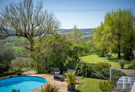 midi-pyrenees - A 19th-century farmhouse of white stone with a swimming pool, outbuildings and vast grounds, 15 minutes from the town of Lauzerte in France’s beautiful Quercy province