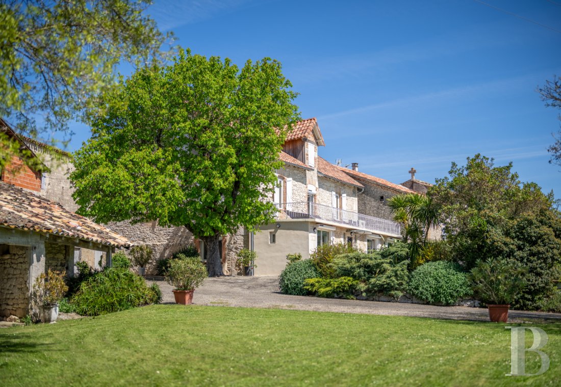 character properties France midi pyrenees   - 1