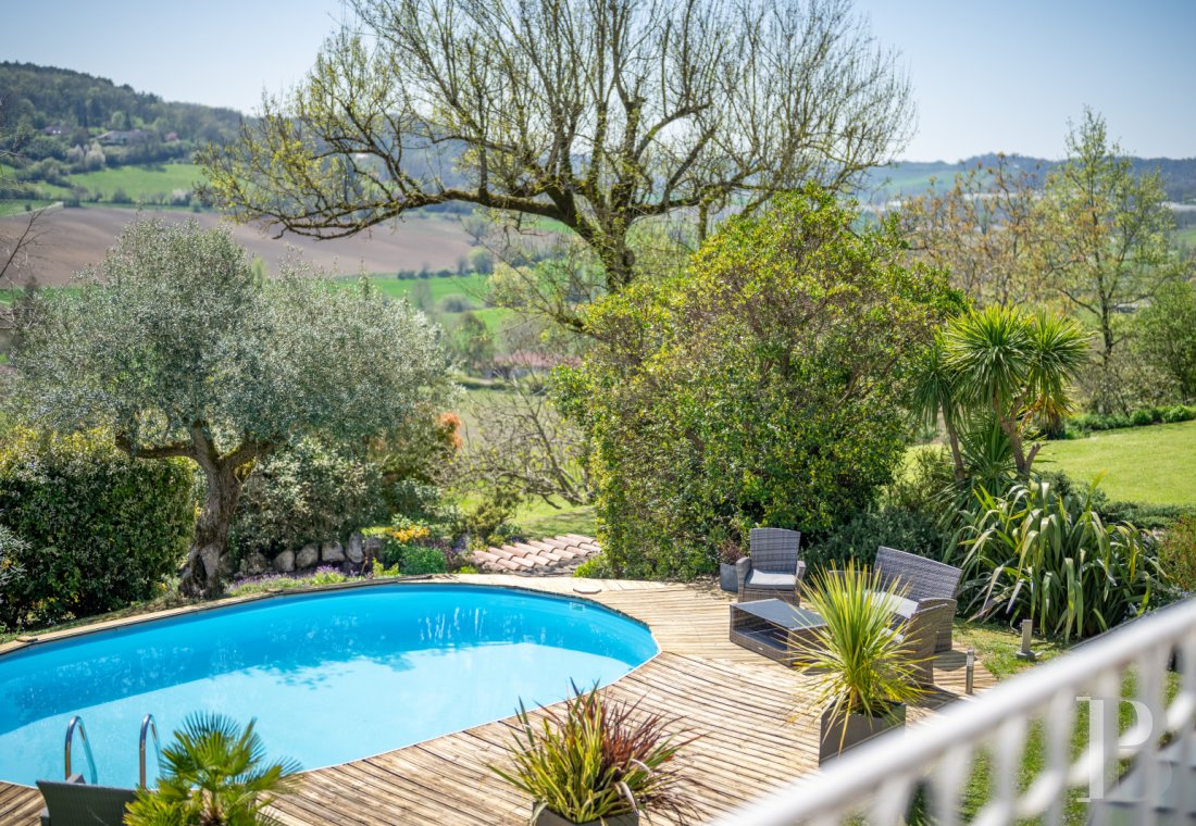 character properties France midi pyrenees   - 1