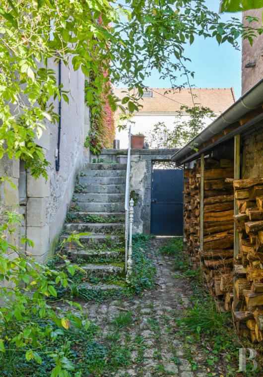 character properties France burgundy   - 14 character properties France burgundy   - 14