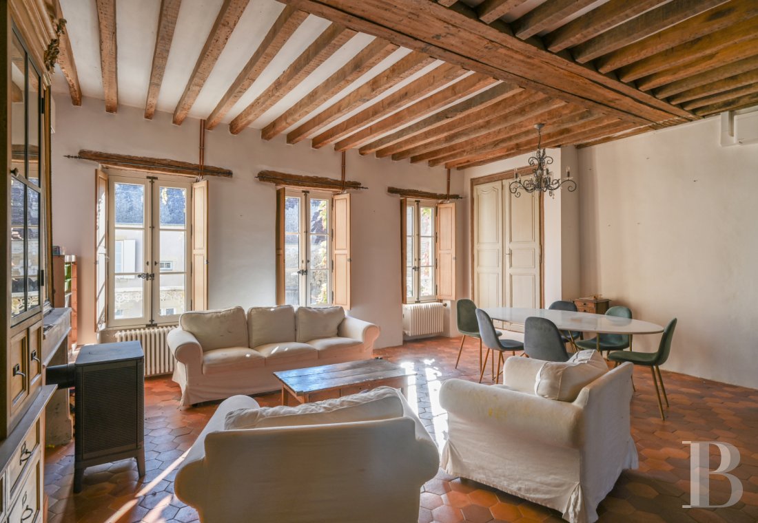character properties France burgundy   - 3 character properties France burgundy   - 3